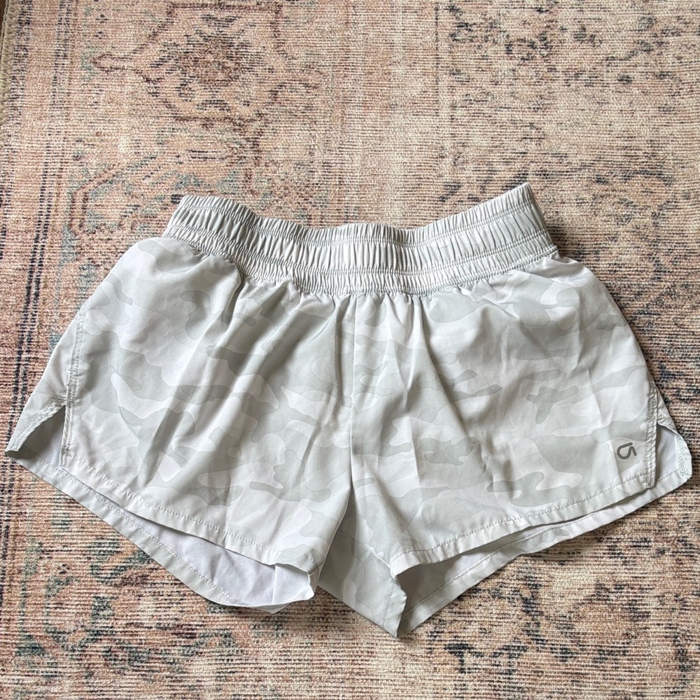 GAP Women's Light Gray Camouflage Athletic Shorts